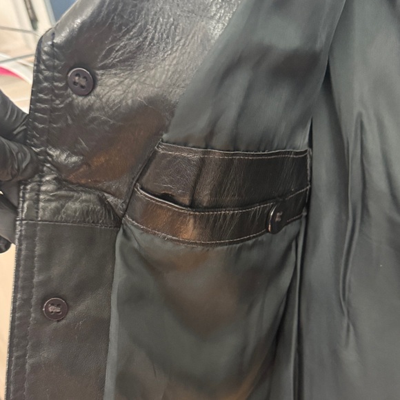 Vintage Men's Black Leather Jacket - Picture 8 of 13